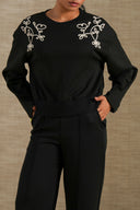 BLACK THREAD STORY SWEATSHIRT